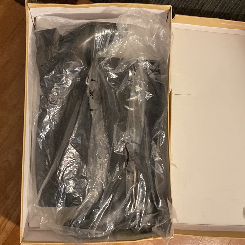 Michael Kors Boots - Picture 7 of 10